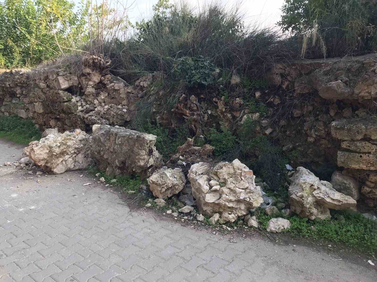 İznik'te 2 bin yıllık su kemeri bakımsızlık nedeniyle parça parça yıkılıyor