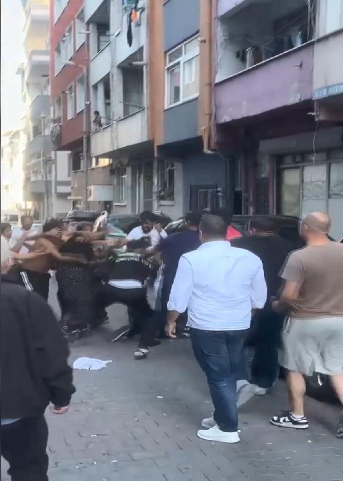 Kağıthane’de evli olduğunu öğrendiği eski sevgilisini tornavidayla sırtından yaraladı