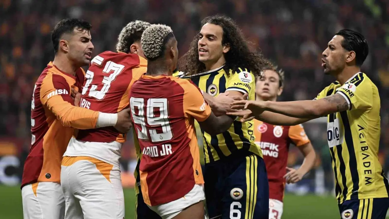 'Böyle derbi oynanmaz kardeşim' diyen İlker Yağcıoğlu, 2 soru sordu ve isyan etti!