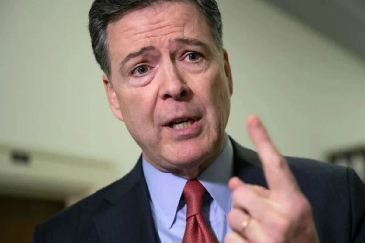 Eski FBI Direktörü James Comey’e gizli bilgileri New York Times’a sızdırdığı iddiasıyla iki ayrı suçlama yöneltildi