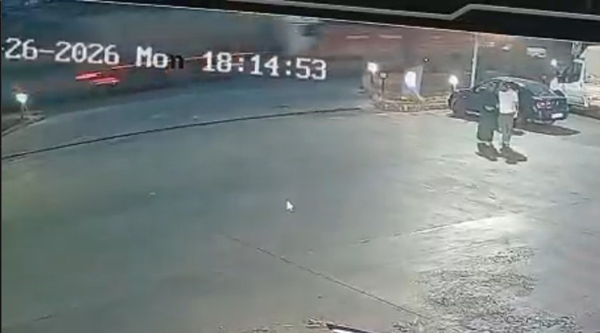 Konya Karapınar'da pancar yüklü traktöre çarpan tır römorku devirdi, yaralanan olmadı