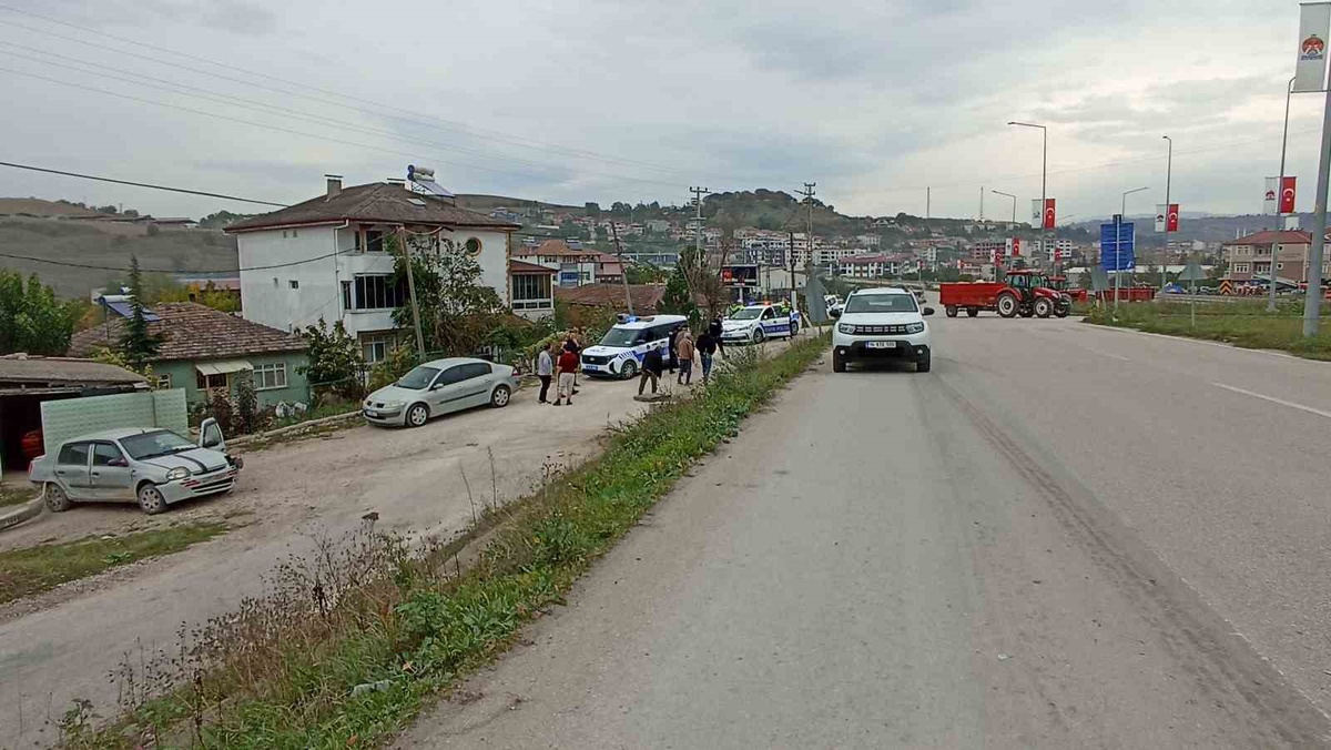 Samsun Havza'da iki otomobil çarpıştı, anne ve 3 yaşındaki çocuk yaralandı