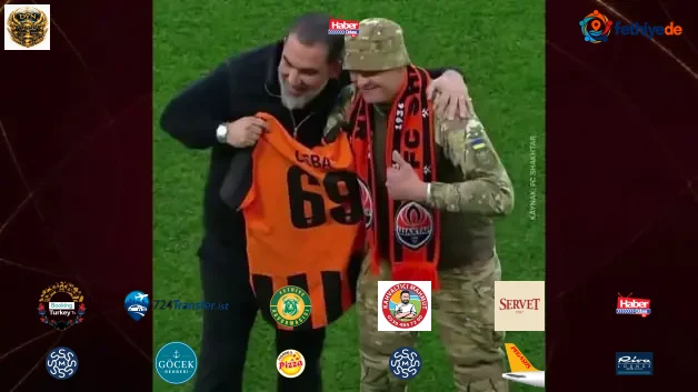 Arda Turan'dan maç öncesi forma takdimi! Kolunu kaybeden askere sahada forma verdi!