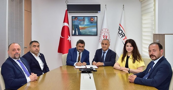 İlçemi̇ze spor yatirimi müjdesi̇