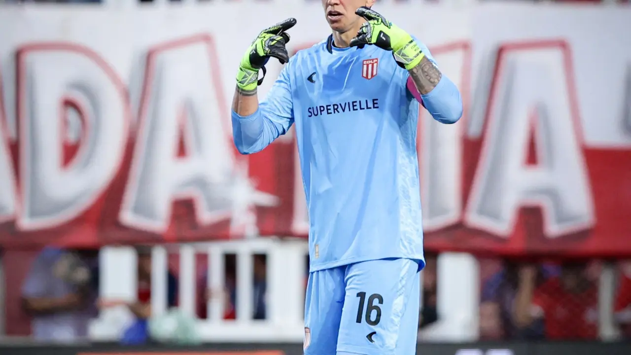 Muslera maçın 9. dakikasında korkuttu! Bir anda kendini yere bıraktı