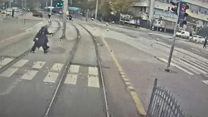 Kocaeli'de feci kaza! Tramvayın altında kalan kadın hayatını kaybetti