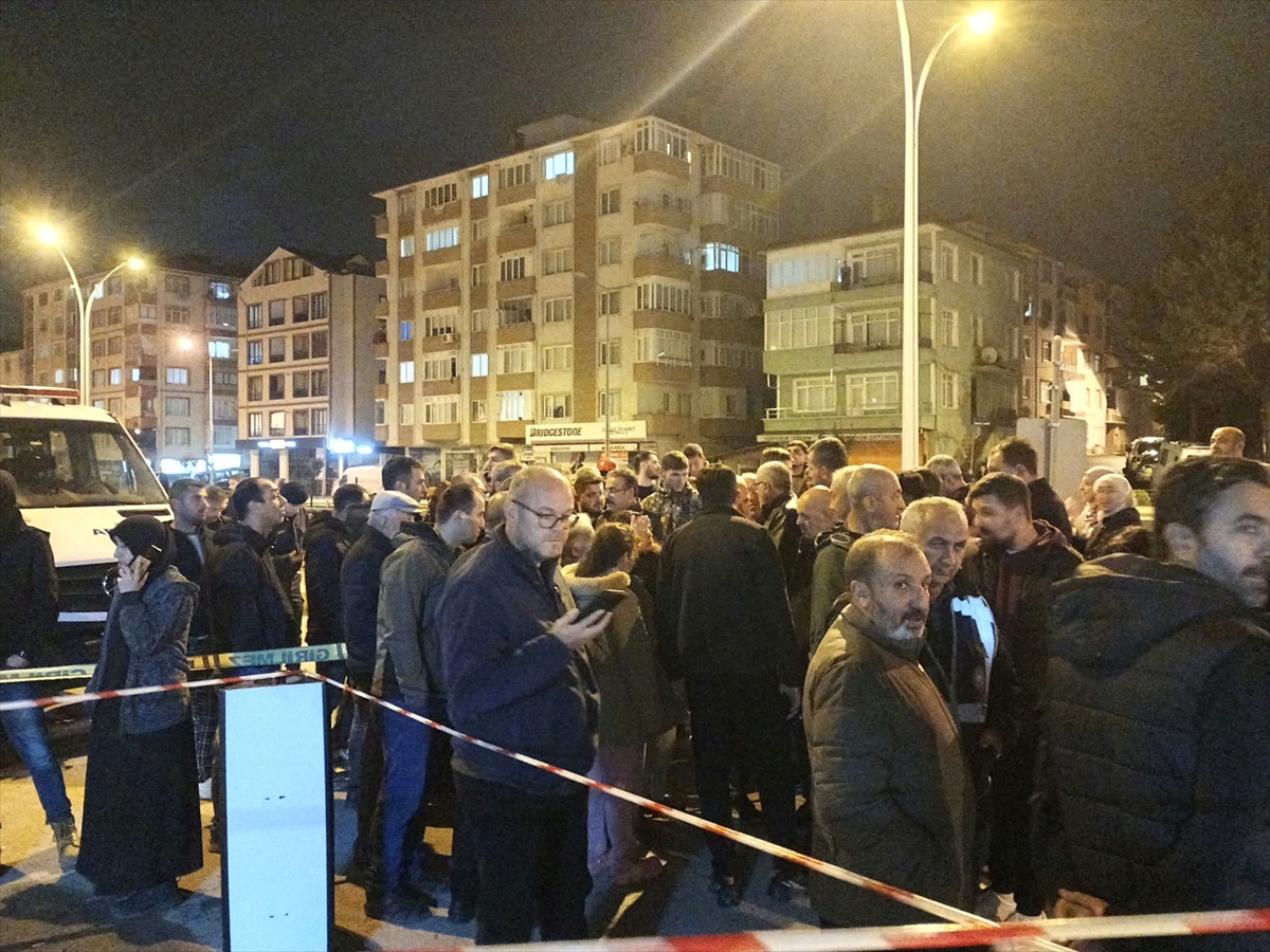Karamürsel'de kolon ve kirişlerinden ses gelen 7 katlı bina tedbiren boşaltıldı