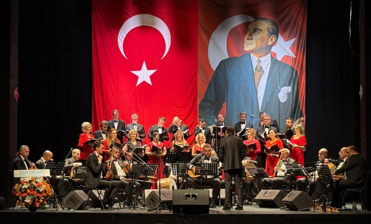 Bursa Devlet Klasik Türk Müziği Korosu, Cumhuriyet Bayramı konserini Tayyare'de verdi