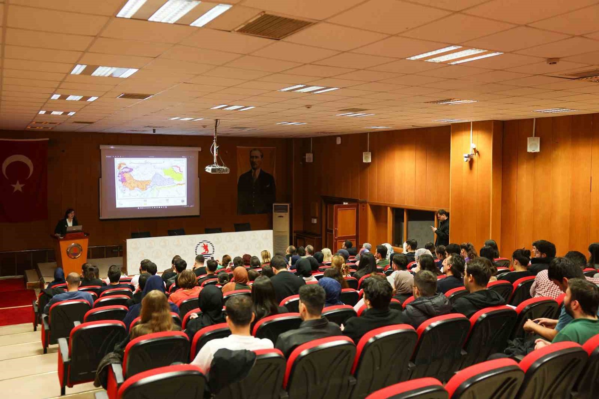 OMÜ'de 29 Ekim Cumhuriyet Bayramı konferansında tarihi süreç anlatıldı