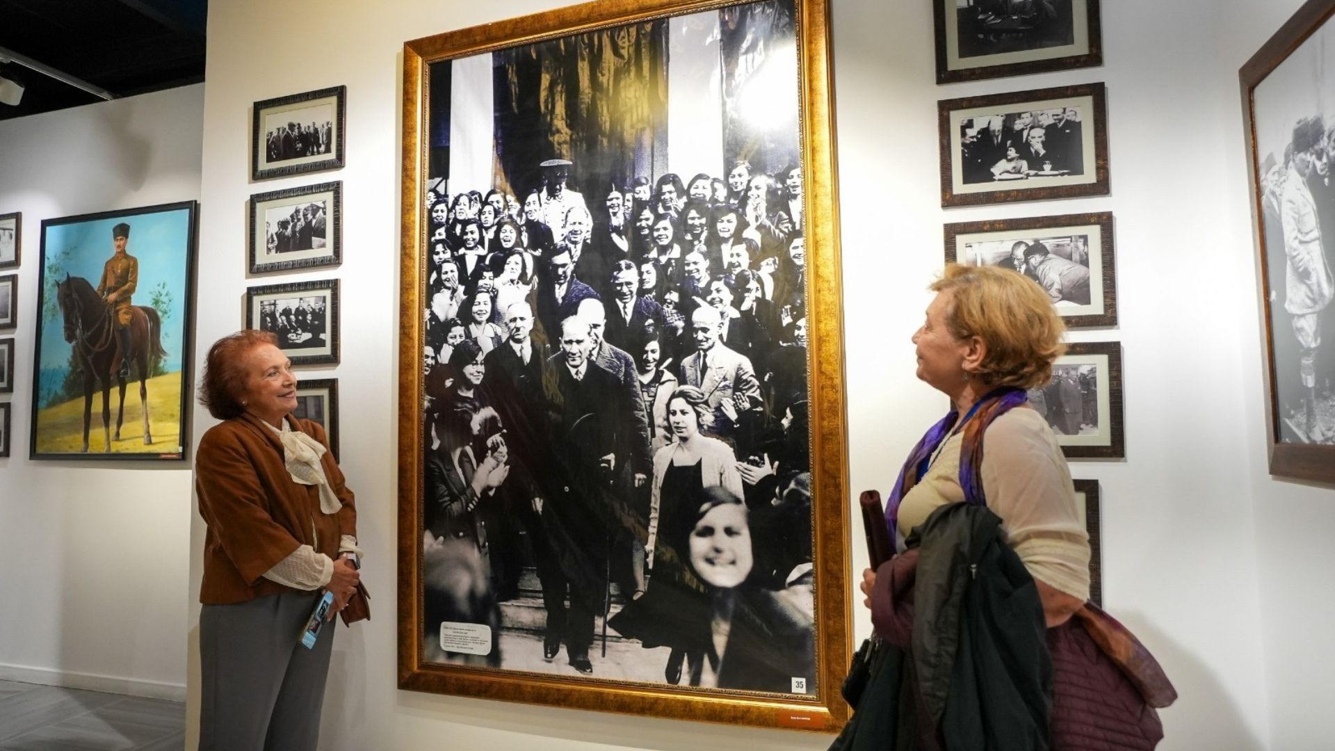 Beyoğlu’nda 29 Ekim Cumhuriyet Bayramı Etkinlikleri Kapsamında Atatürk Arşivi Sergisi Açıldı - Beyoğlu Belediyesi