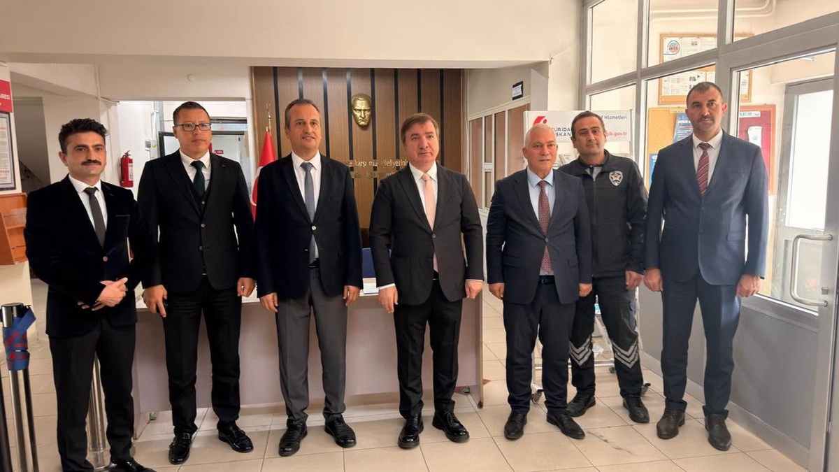 Erzincan Valisi Aydoğdu, halkla ilişkiler bürolarında incelemede bulundu