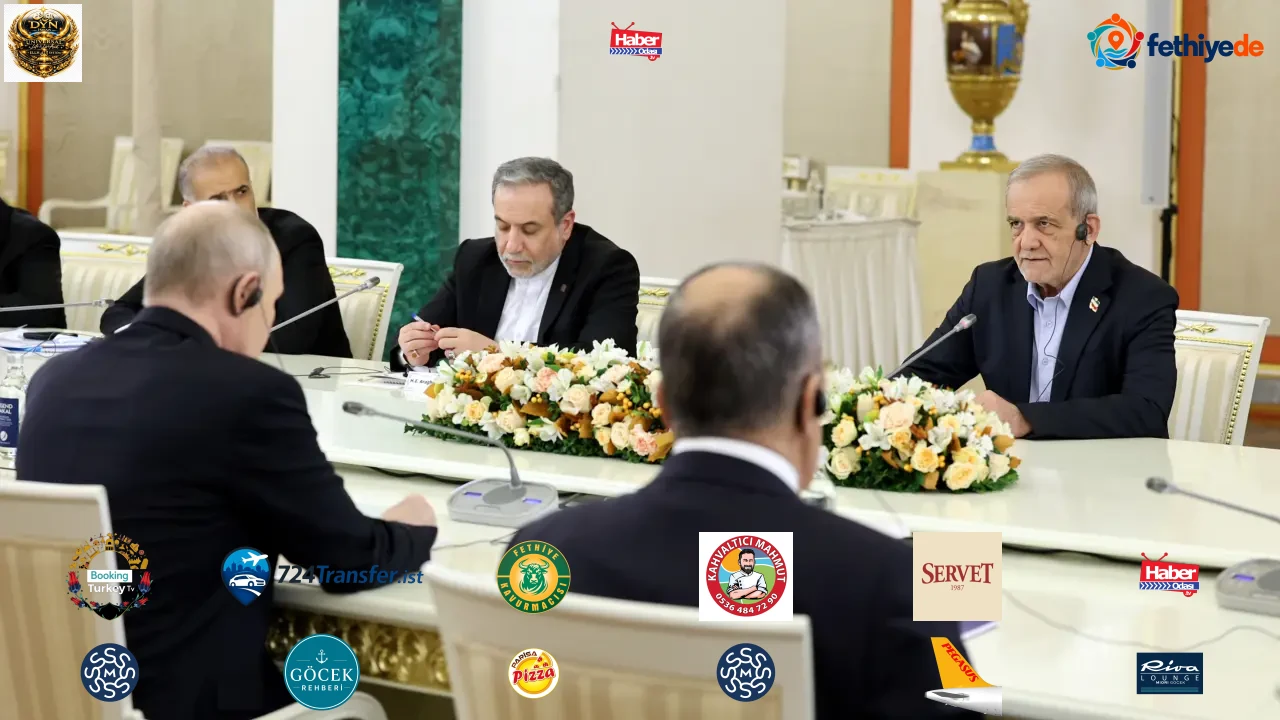 Putin ve Pezeşkiyan Moskova'da bir araya geldi