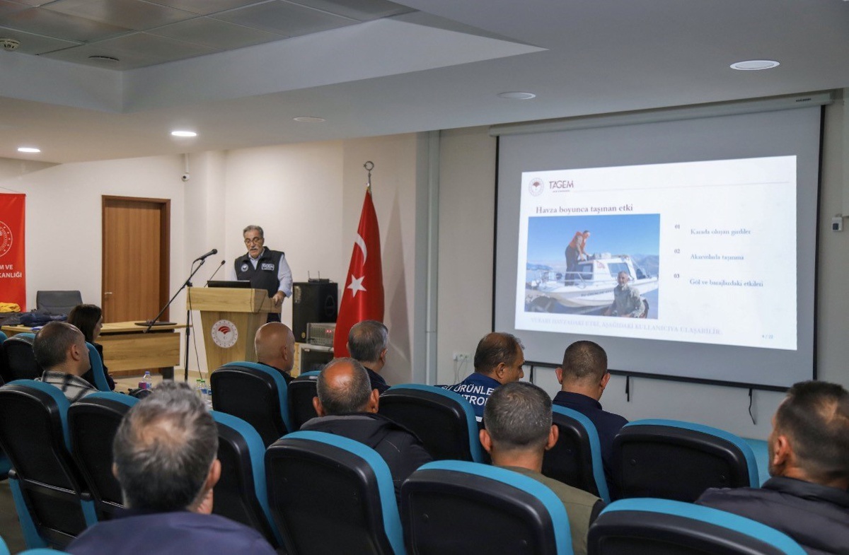Bingöl'de su ürünleri üreticilerine balık hastalıkları eğitimi verildi