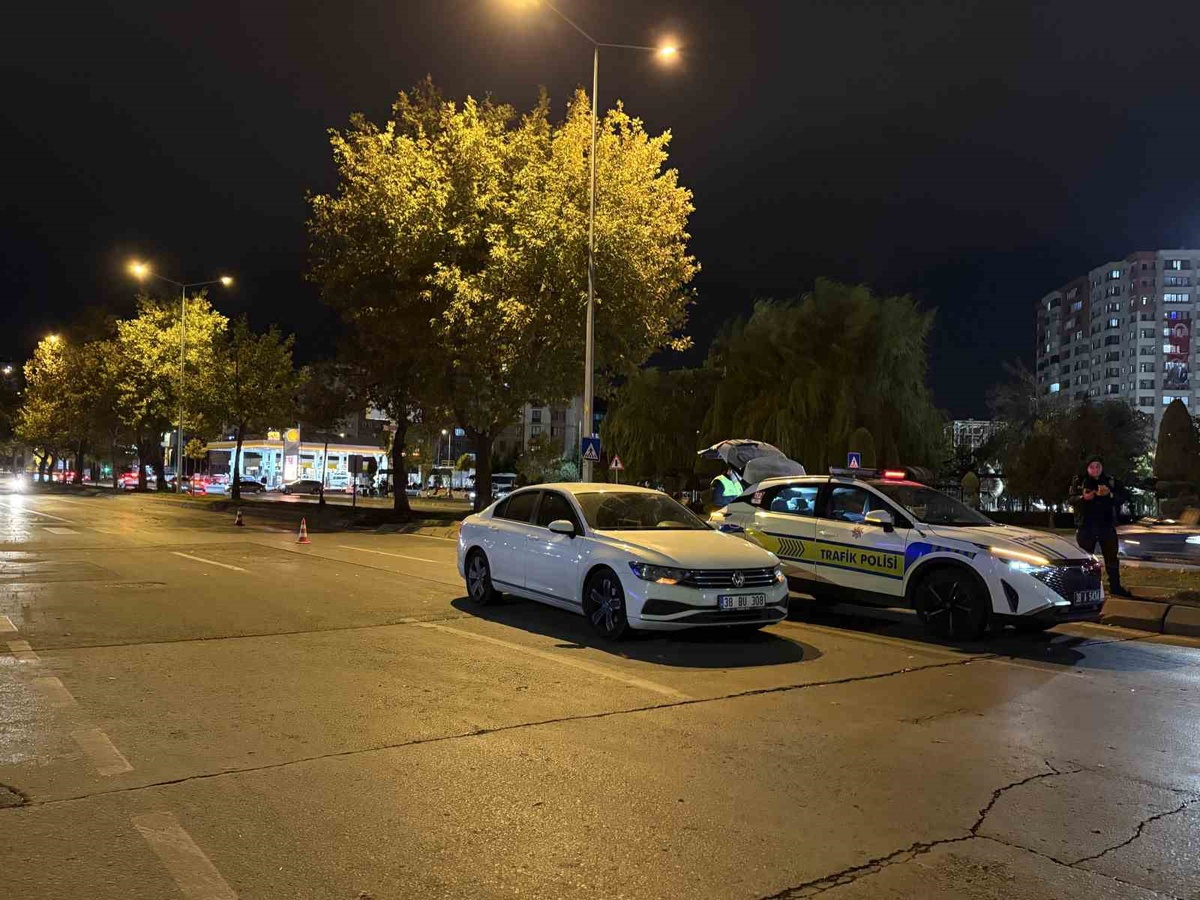 Kayseri Kocasinan'da otomobil üniversite öğrencisini ağır yaraladı, sürücü gözaltında