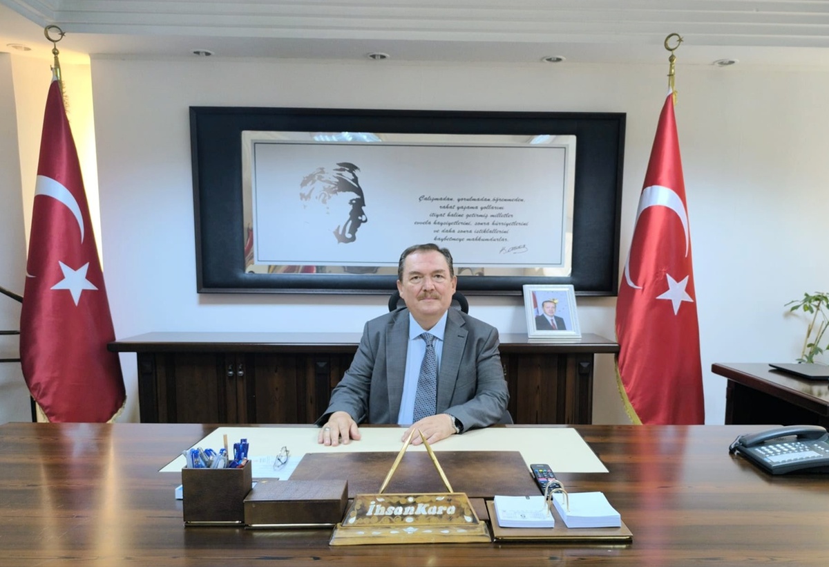 Antalya'nın Muratpaşa ilçesi Kaymakamı İhsan Kara kalp krizi sonucu yaşamını yitirdi