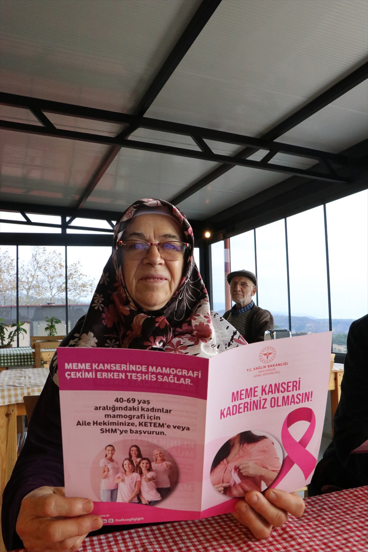 Çanakkale Ayvacık'ta Safiye Şen, 65 yaşında mobil taramada meme kanserini yendi