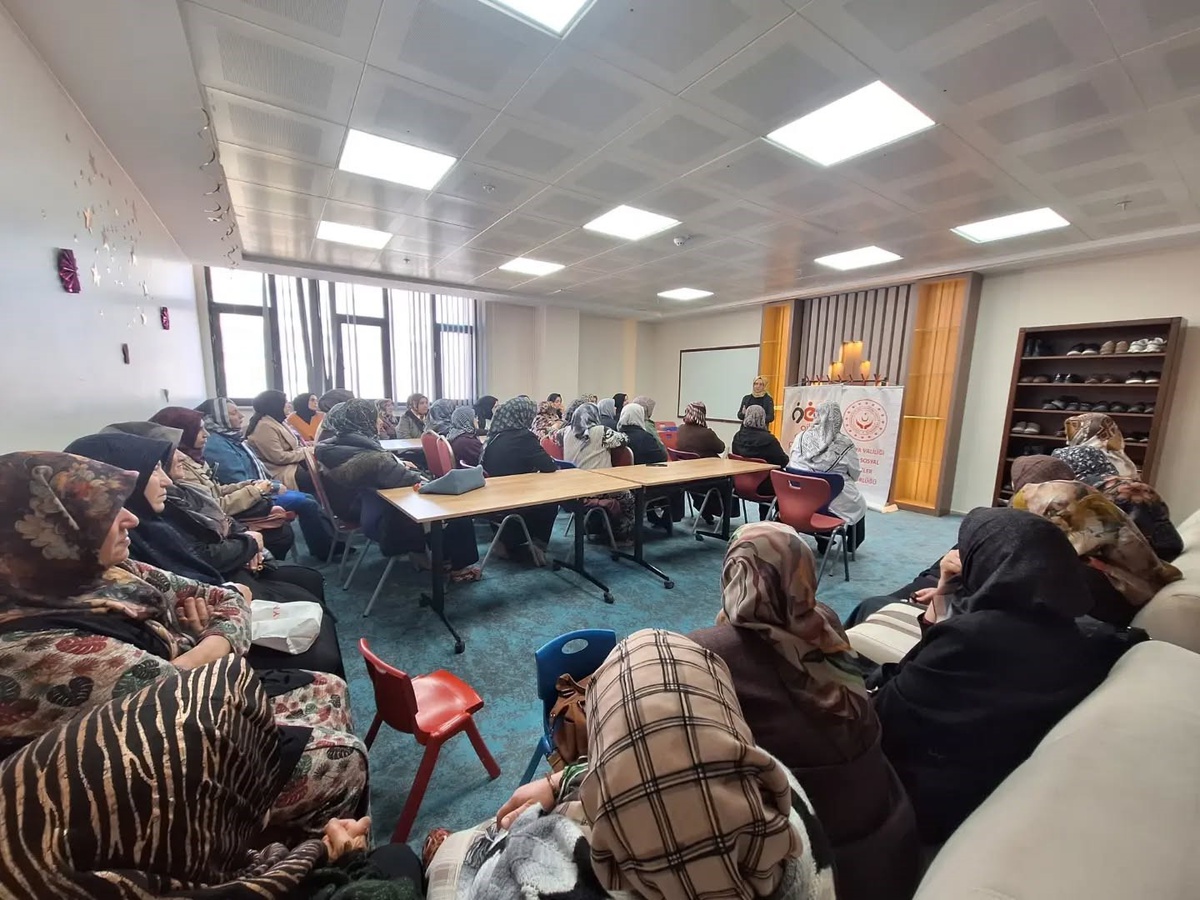 Kütahya'da kursiyerlere yaşlılık ve dijital okuryazarlık eğitimi verildi