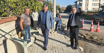Başkan Özaşkın, Parke Taşı Çalışmalarını İnceledi