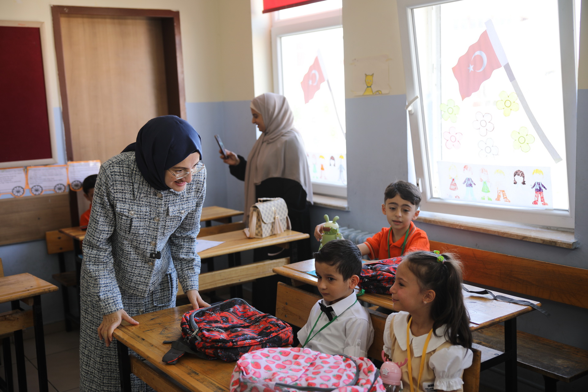 Okul çantalari akyurt beledi̇yesi̇nden