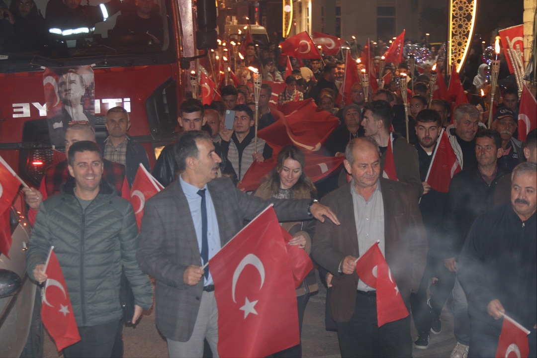 Cumhuriyet bayrami fener alayi
