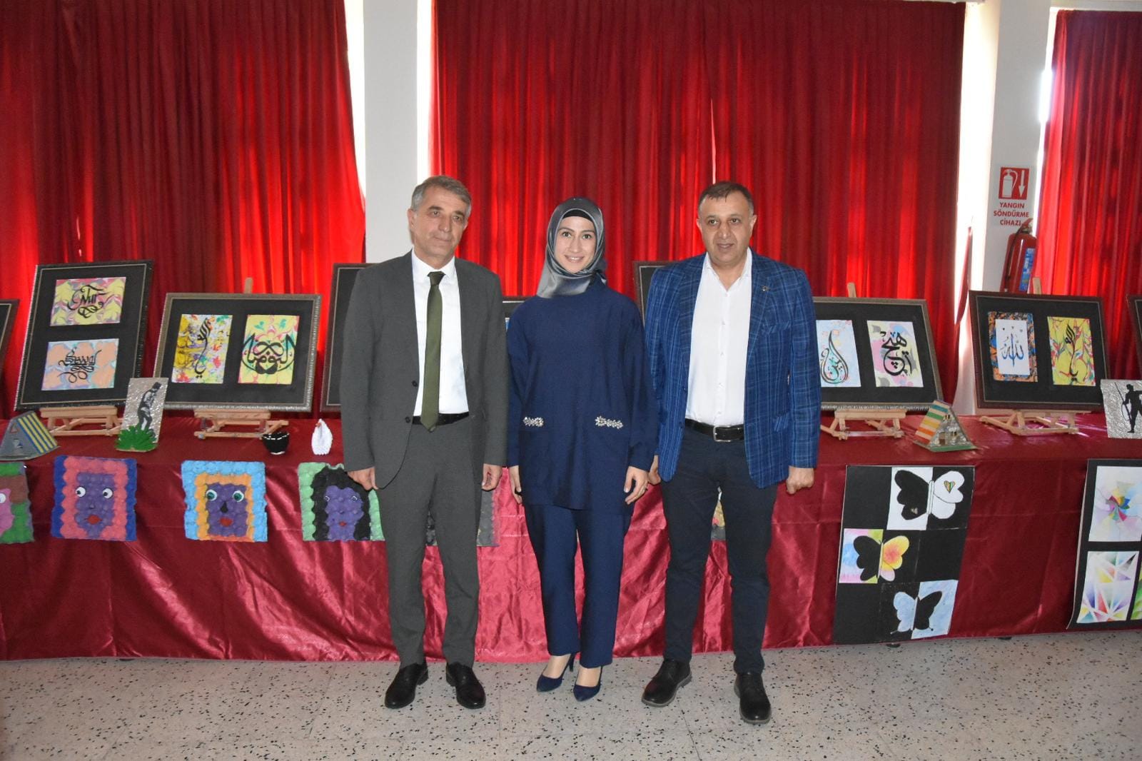 Belediye başkanimiz osman koç şiir dinletisi ve resim sergisi programina katildi