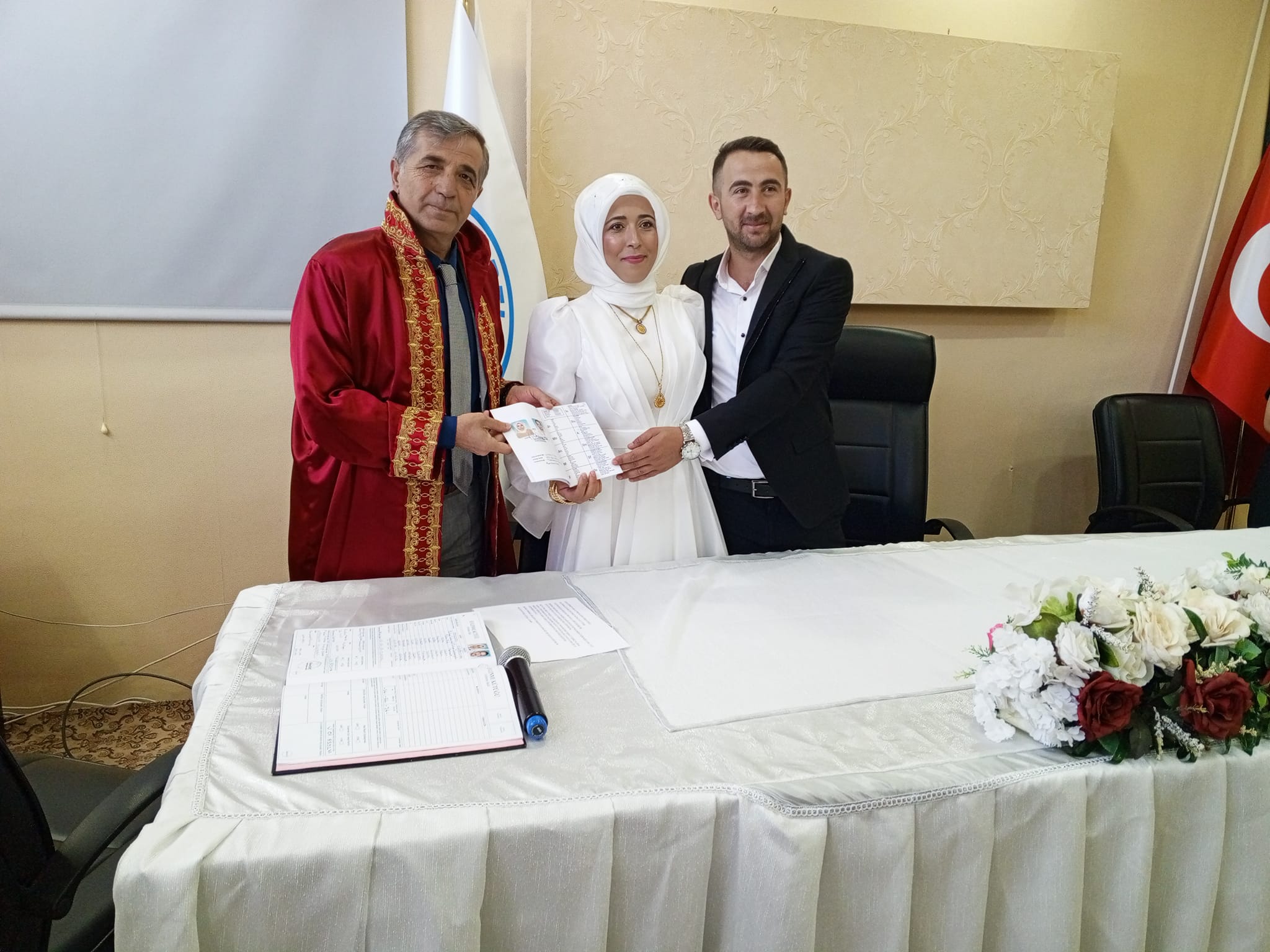 Belediye başkanimiz genç çiftin nikahini kiydi
