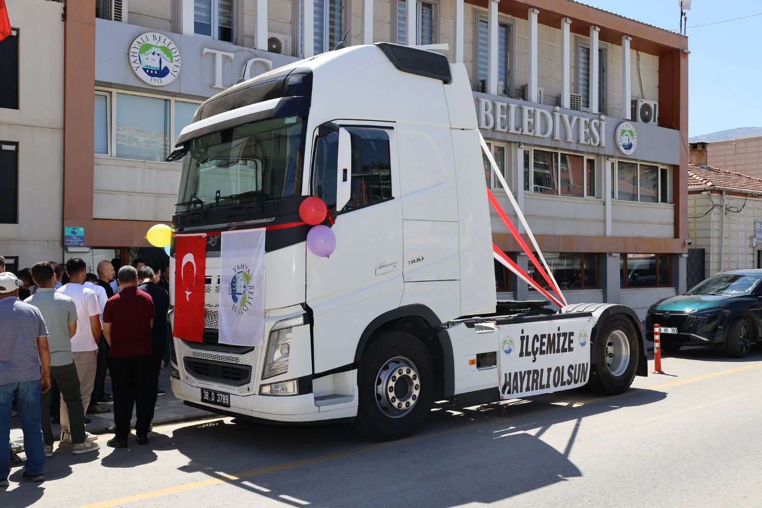 Yahyalı Belediyesi Araç Filosunu Güçlendirdi: Volvo Fh500 Çekici Tır Hizmete Alındı
