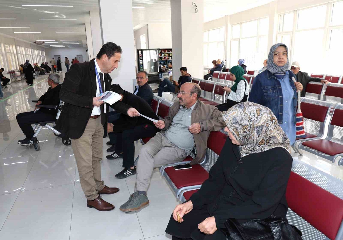 ERÜ Hastanelerinde 26 Ekim Hasta Hakları Günü için bilgilendirme standı açıldı