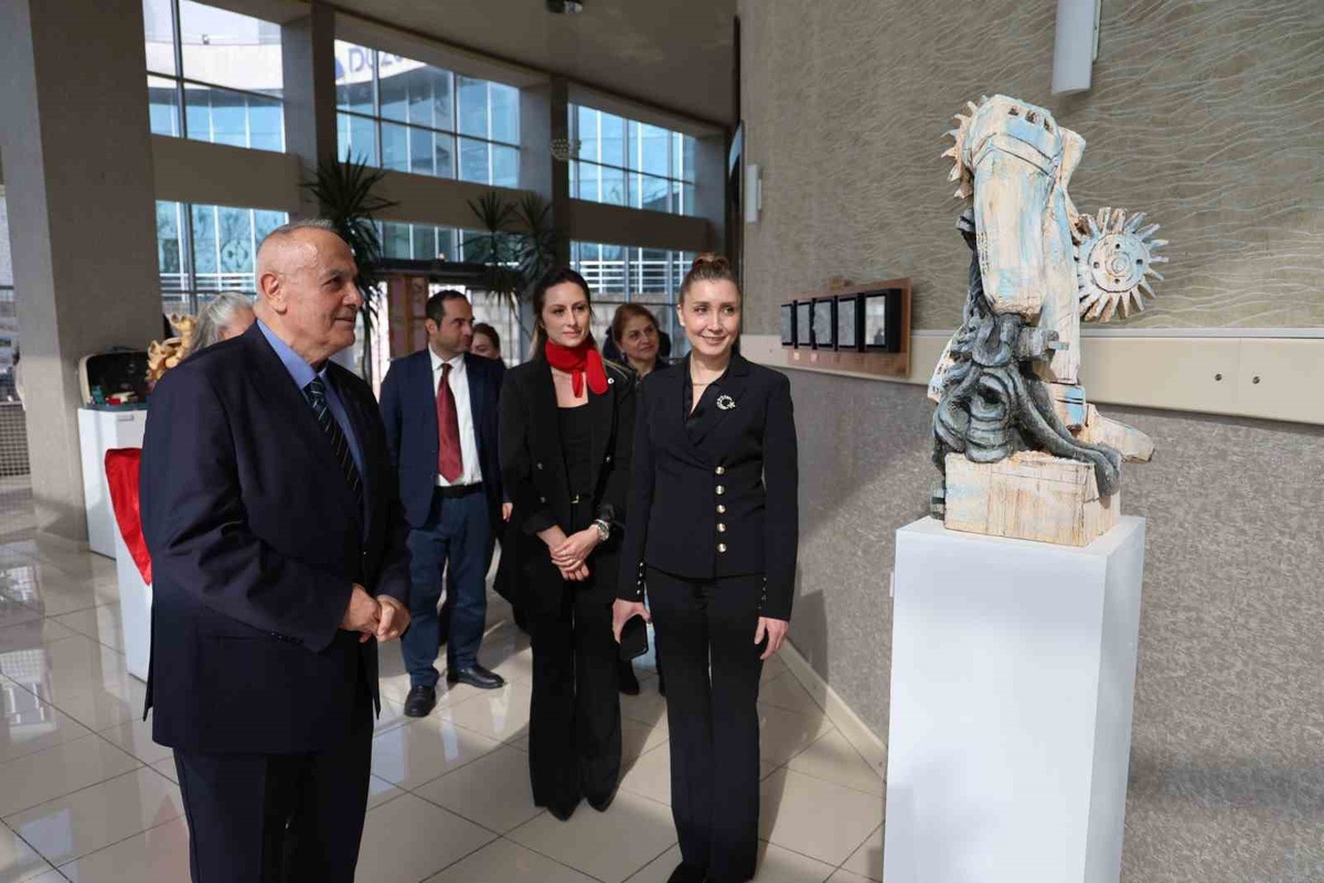 Düzce Üniversitesi'nde Cumhuriyet ve Atatürk sergisi 10 Kasım 2026'ya dek sürecek