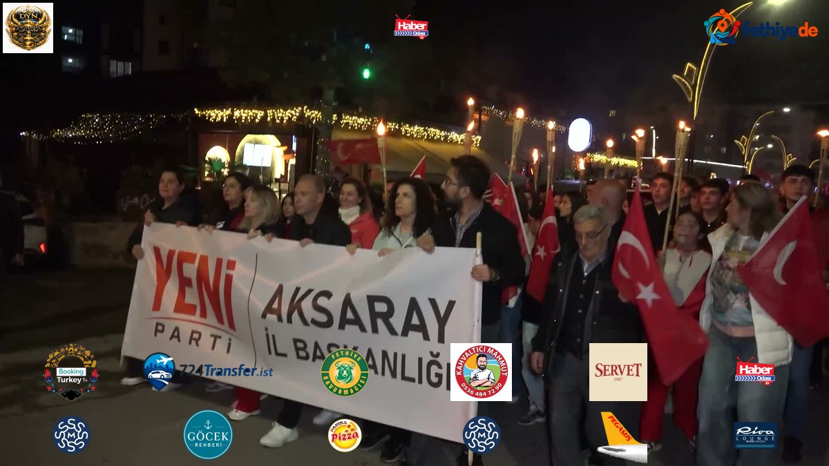 YENİ Parti Aksaray'da gençlerle Cumhuriyet'in 103. yılı için fener alayı düzenledi