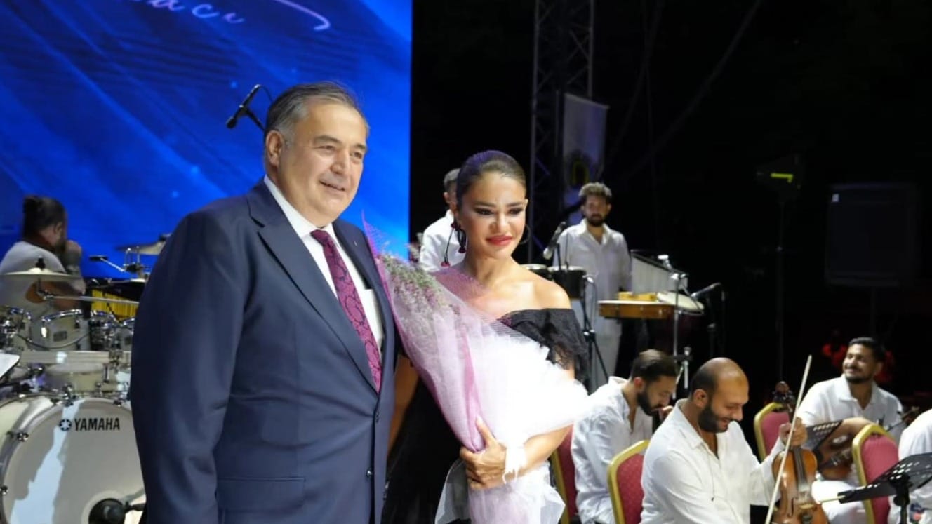 Festivalimizin İlk Gününde Derya Bedavacı Sahne Aldı