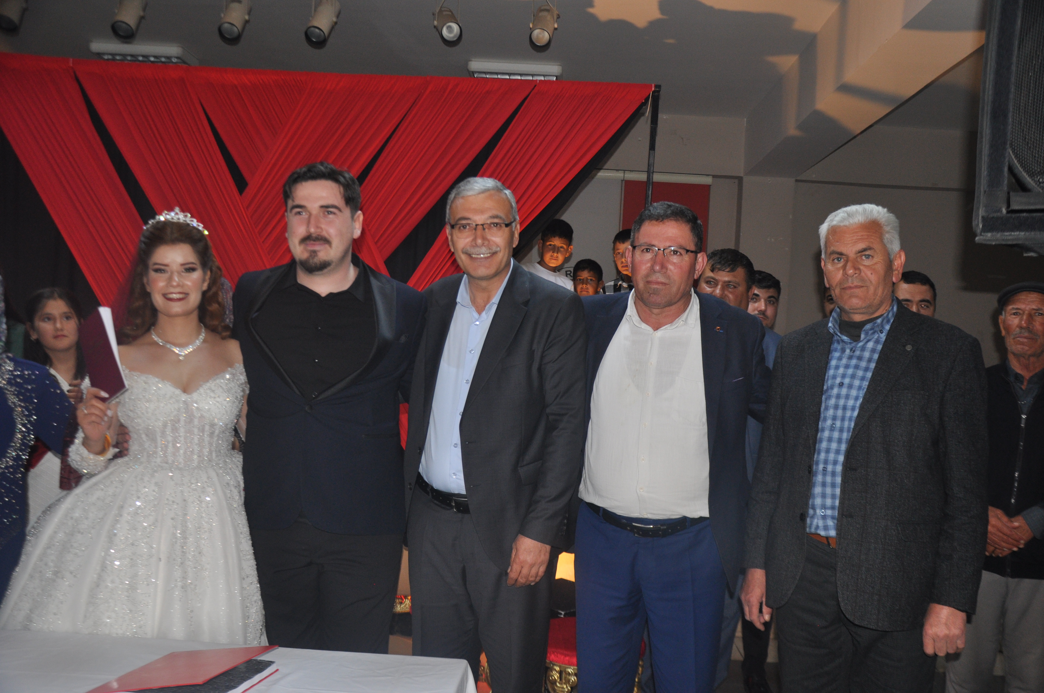 Başkan mertcan gençleri̇n ni̇kahini kiydi