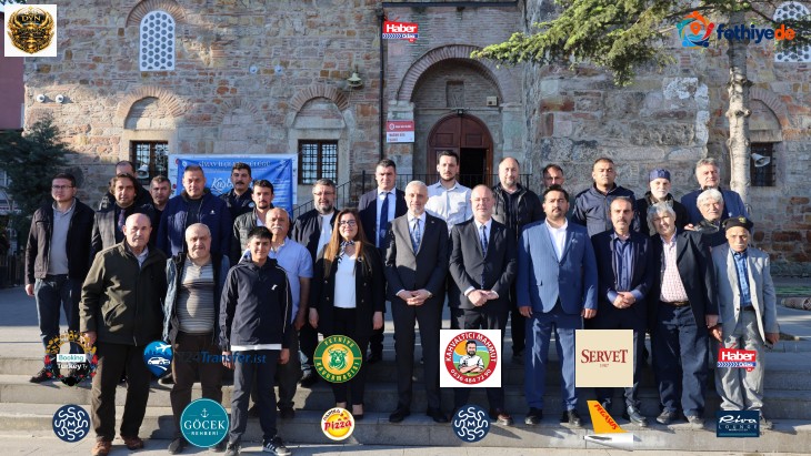 Nasuhağa Camii önünde vatandaşlarımızla bayramlaşma merasimi gerçekleştirdi