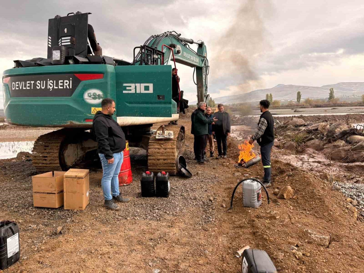 DSİ 8. Bölge Müdürü Yavuz, Tercan'da sifon ve Karasu Nehri çalışmalarını inceledi