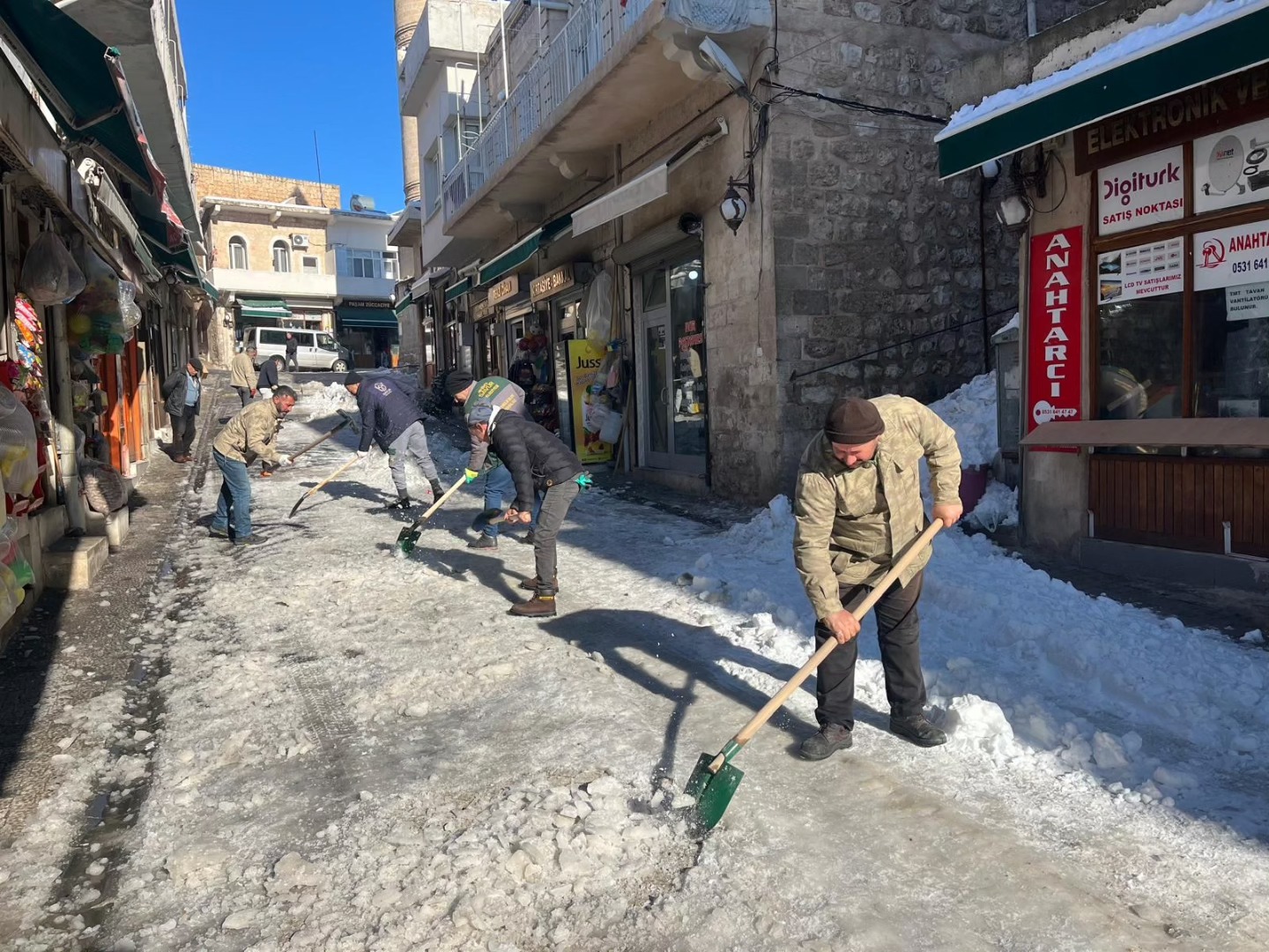 buzlanmaya karşi çalişmalar devam edi̇yor
