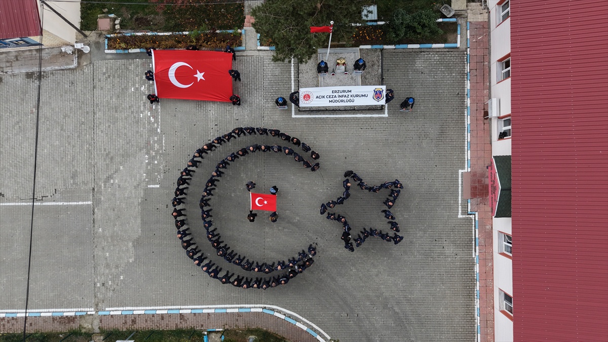 Erzurum'da cezaevi personeli Cumhuriyet'in 103. yılına ay-yıldız koreografisi yaptı