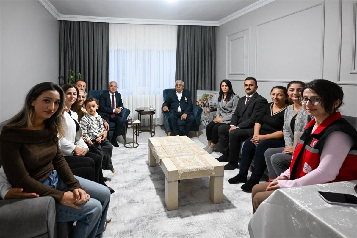Kırklareli Valisi Uğur Turan, Kıbrıs gazisi Kök'ü ziyaret etti