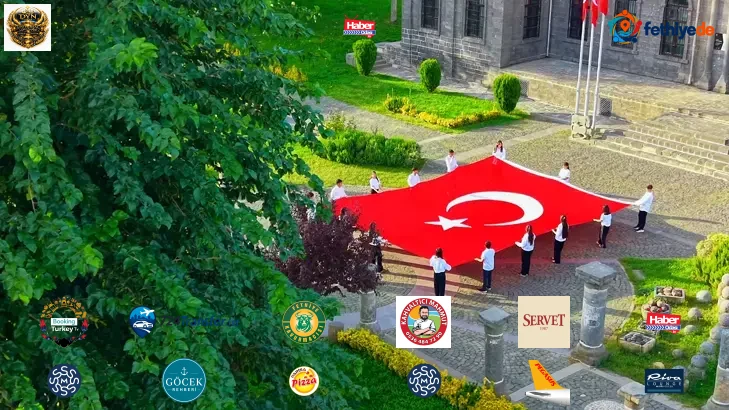 Diyarbakır'da tarihi İçkale'de 54 metrekarelik Türk bayrağı! O anlar havadan görüntülendi