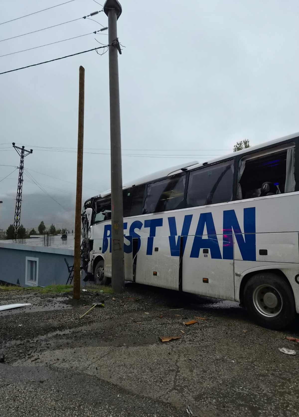 Şırnak Uludere'de TIR'la çarpışan otobüsün şoförü Sabri Yumak öldü, 14 kişi yaralandı