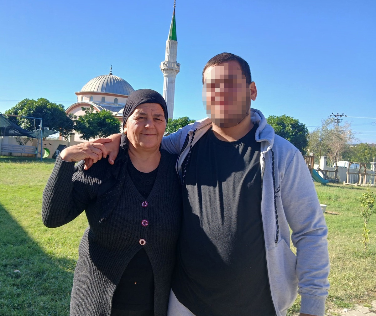 Antalya'da 22 yaşındaki otizmli oğlundan şiddet gören anne yardım istedi: Her yerim mosmor