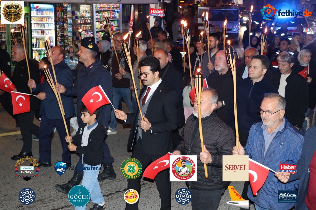 Ferizli'de Cumhuriyet'in 103. yılı için fener alayı düzenlendi