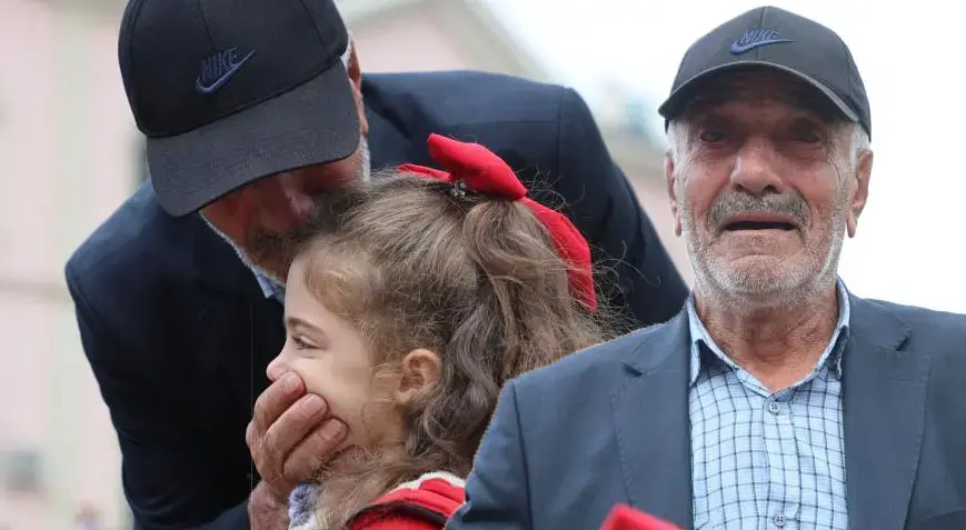 29 Ekim kutlamasında duygu dolu anlar! Yaşlı adamın gözyaşlarını tutamadı