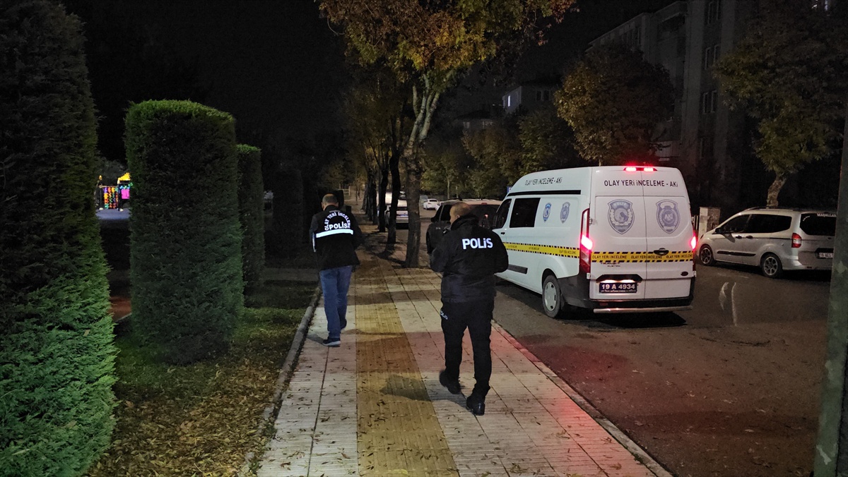 Çorum'da iki genç arasında kavga çıktı, biri bıçakla yaralandı
