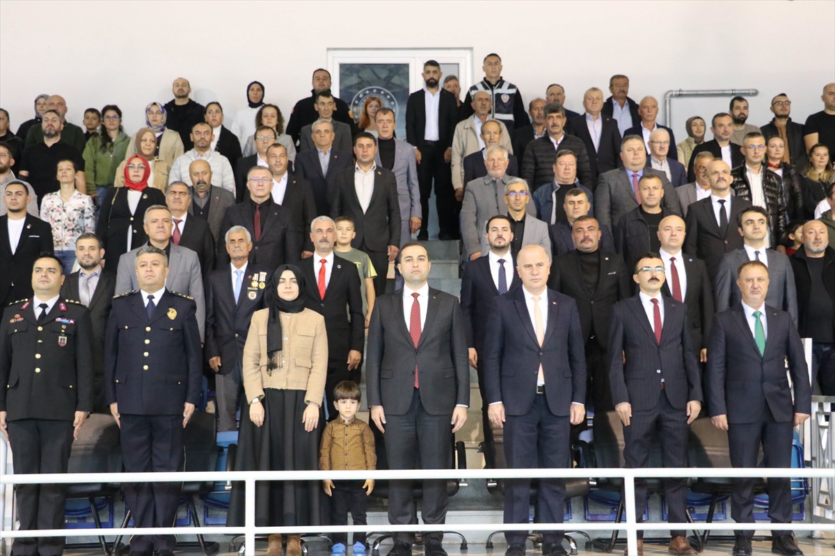 Bilecik Osmaneli Spor Salonu'nda Cumhuriyet'in 103. yıl dönümü kutlandı
