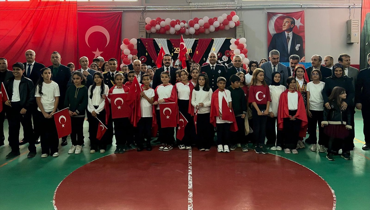 Malatya'nın ilçelerinde Cumhuriyet Bayramı 103. yıl coşkusuyla kutlandı