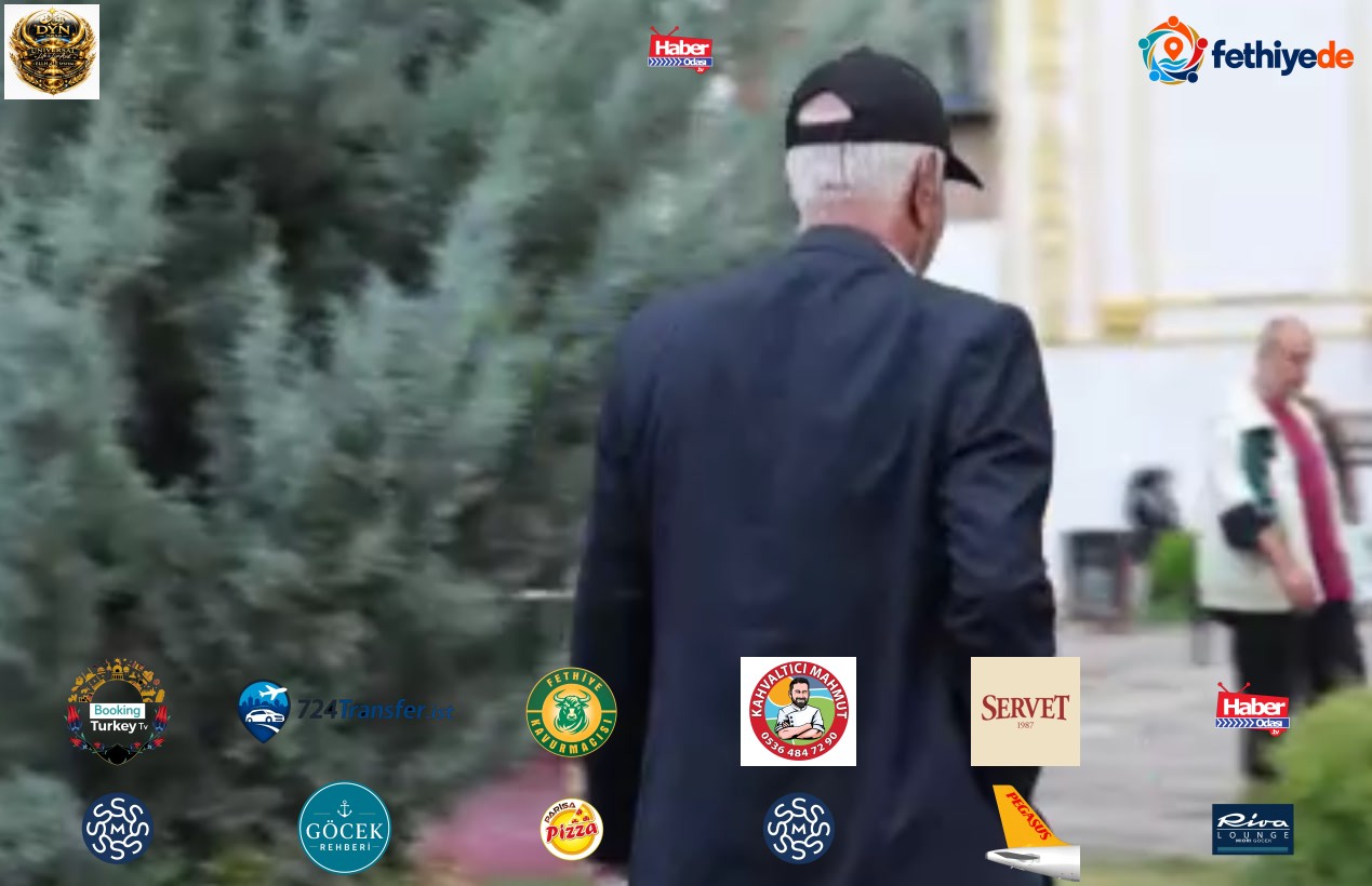 Şarkıyı duyunca ağlayan yaşlı adam çarşıdan yürüyerek uzaklaştı.