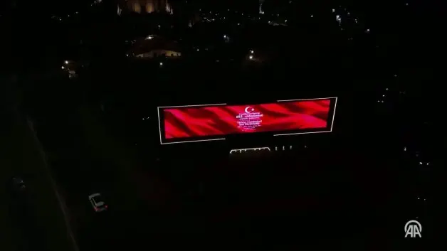 Şam'ın simgelerinden Emevi Meydanı’nda 29 Ekim Cumhuriyet Bayramı kutlamaları dev ekranda