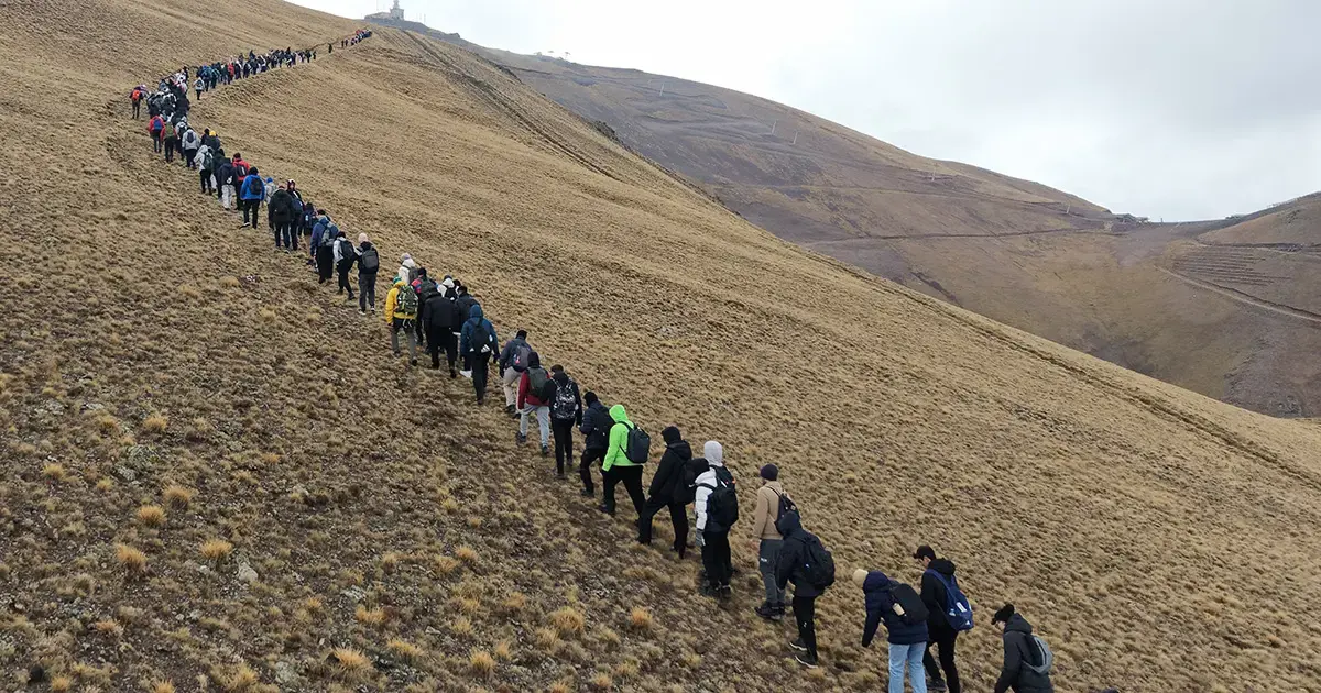 277 kişi 3 bin 200 metrede! Zirvede büyük gurur