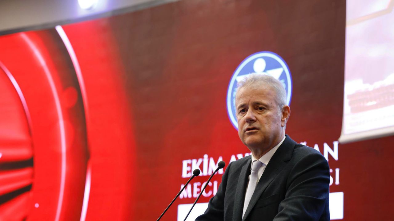 Mahmut Özgener: Tek başına faiz indirimi yetmez, destek ve güven şart