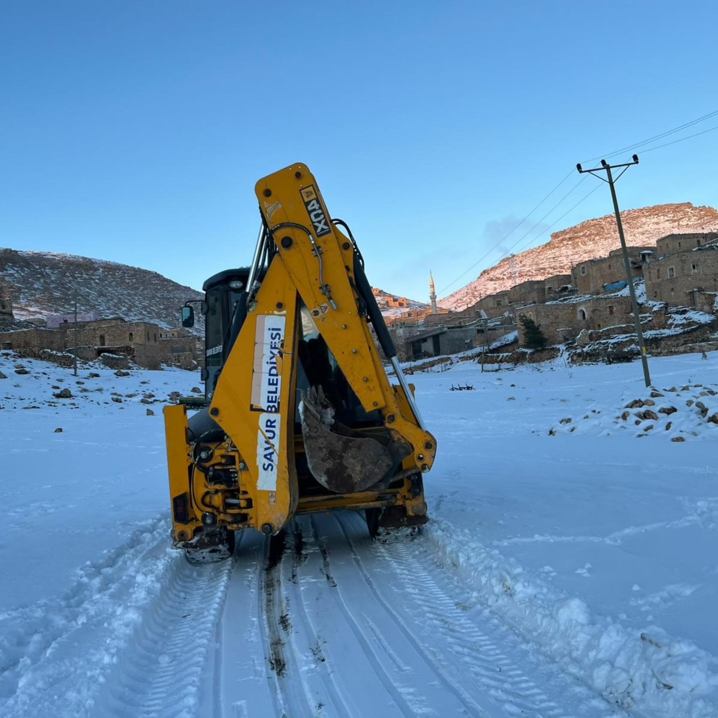 Kar nedeniyle kapanan mahalle yollarımız ulaşıma açıldı